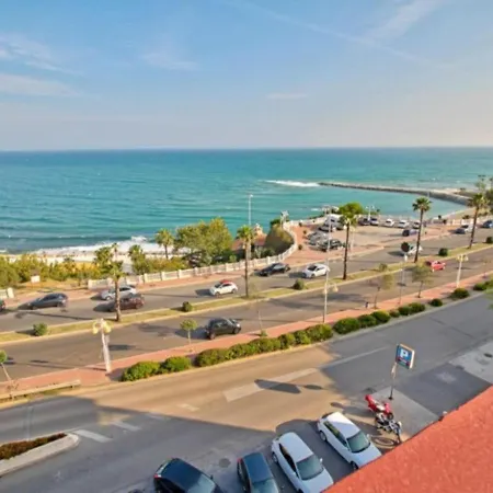 Chic Beachfront Flat With Amazing Sea Views And Private Indoor Parking
