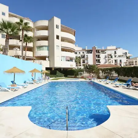 Chic Beachfront Flat With Amazing Sea Views And Private Indoor Parking Appartement Benalmádena