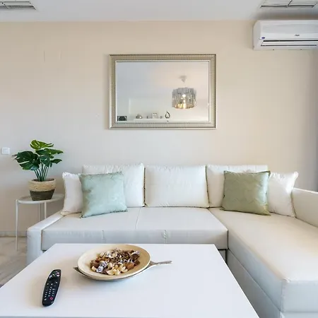 Chic Beachfront Flat With Amazing Sea Views And Private Indoor Parking Appartement *