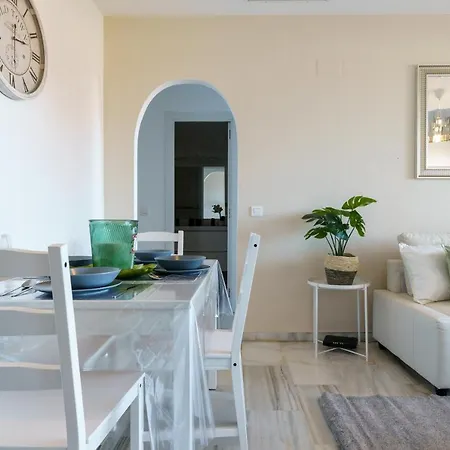 Appartement Chic Beachfront Flat With Amazing Sea Views And Private Indoor Parking *
