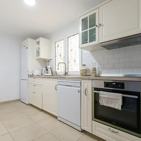 Chic Beachfront Flat With Amazing Sea Views And Private Indoor Parking Appartement