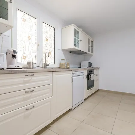 Chic Beachfront Flat With Amazing Sea Views And Private Indoor Parking Appartement *