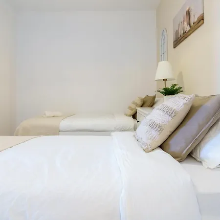 Appartement Chic Beachfront Flat With Amazing Sea Views And Private Indoor Parking