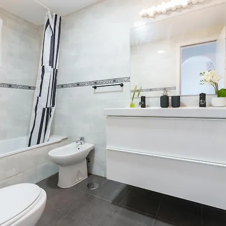 Chic Beachfront Flat With Amazing Sea Views And Private Indoor Parking