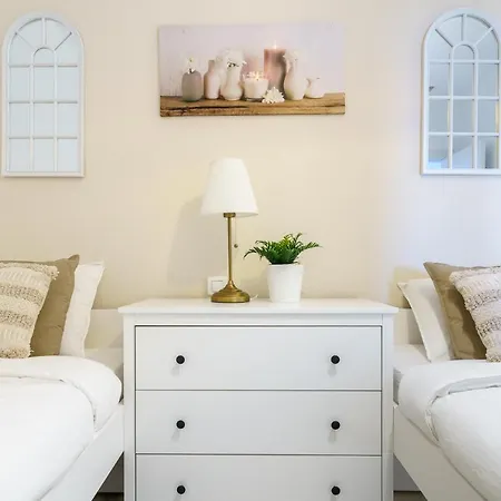 Appartement Chic Beachfront Flat With Amazing Sea Views And Private Indoor Parking *